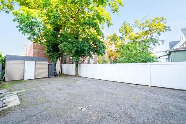 17 S 7th Avenue, Mount Vernon, NY 10550