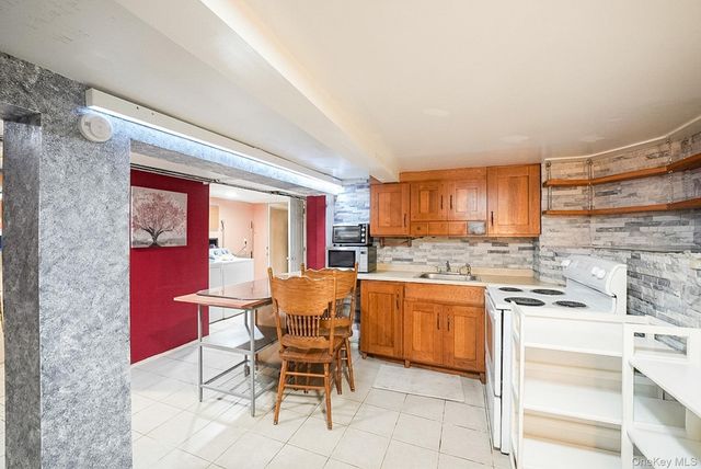 17 S 7th Avenue, Mount Vernon, NY 10550