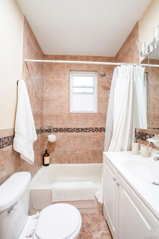 17 S 7th Avenue, Mount Vernon, NY 10550