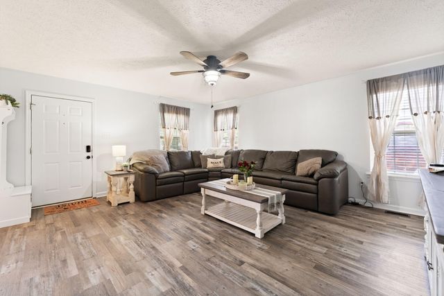 104 Bridgeway Court, Nicholasville, KY 40356