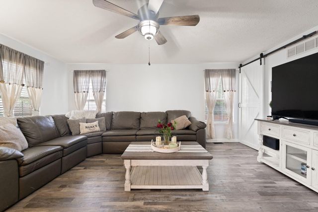 104 Bridgeway Court, Nicholasville, KY 40356
