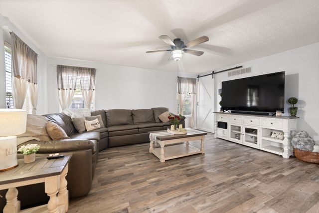 104 Bridgeway Court, Nicholasville, KY 40356