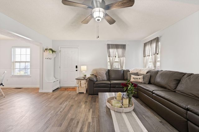 104 Bridgeway Court, Nicholasville, KY 40356