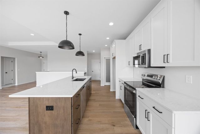 1442 Cardinal Drive, Fairfax, IA 52228