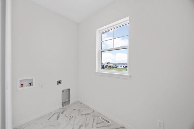 1442 Cardinal Drive, Fairfax, IA 52228