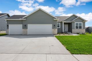 1442 Cardinal Drive, Fairfax, IA 52228
