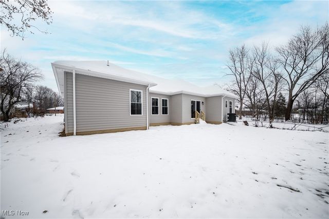 4738 Derbyshire Drive, North Randall, OH 44128