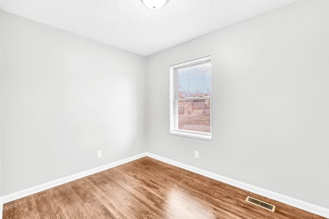 805 8th Ave, E, Springfield, TN 37172