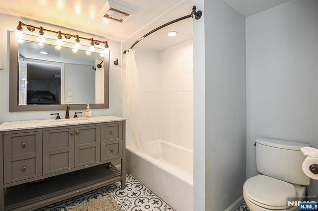 669 Doremus Avenue, Glen Rock, NJ 07452