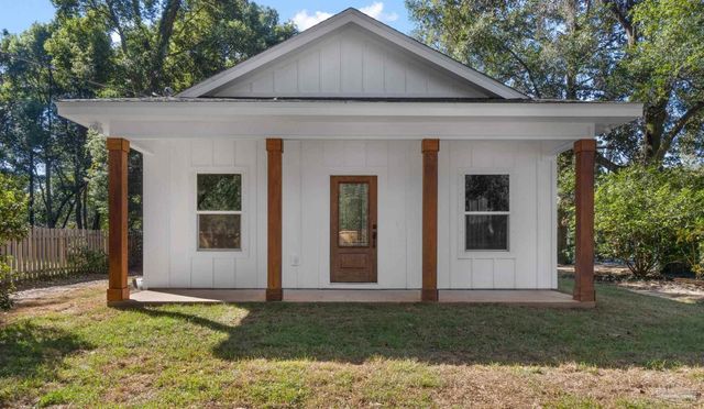 3300 Bonfire Dr, Milton, FL 32583