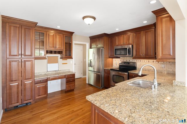 77 Obtuse Road South, Brookfield, CT 06804
