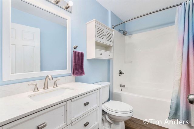 3500 Northkent Pine Drive, Kent City, MI 49330