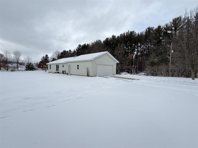 3500 Northkent Pine Drive, Kent City, MI 49330