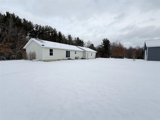 3500 Northkent Pine Drive, Kent City, MI 49330