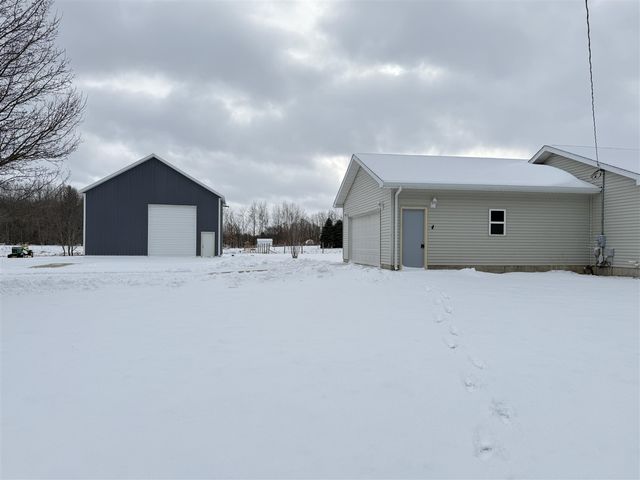 3500 Northkent Pine Drive, Kent City, MI 49330