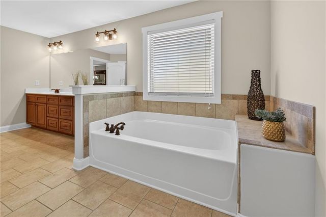 3 Westwood Lake Drive, Newnan, GA 30263