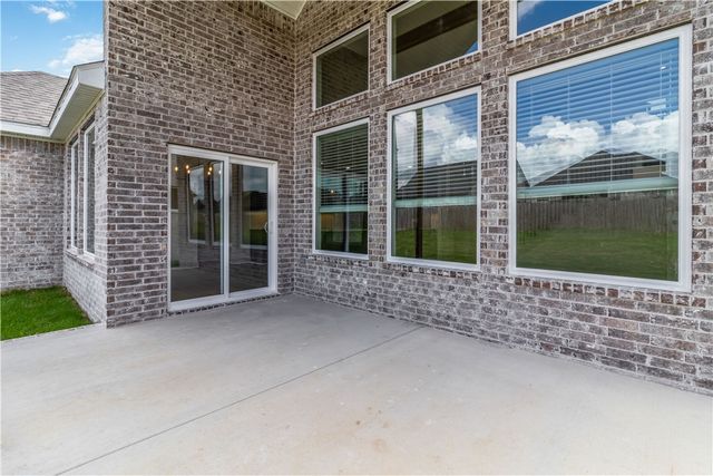1041 Whistler Street, Bentonville, AR 72713