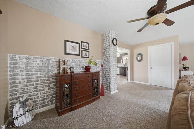 9934 State Route 700, Mantua, OH 44255