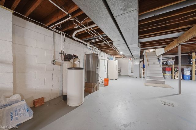 9934 State Route 700, Mantua, OH 44255