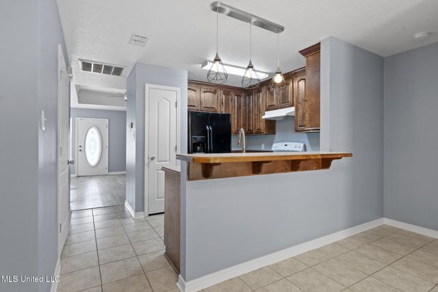 5530 Landing Ct, D'iberville, MS 39540