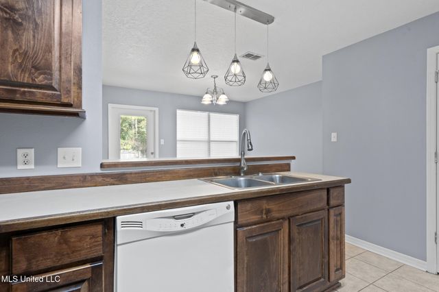 5530 Landing Ct, D'iberville, MS 39540