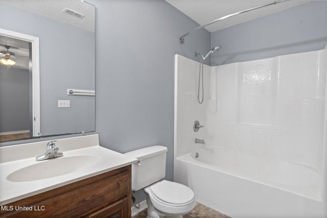 5530 Landing Ct, D'iberville, MS 39540