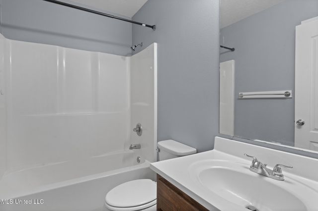 5530 Landing Ct, D'iberville, MS 39540