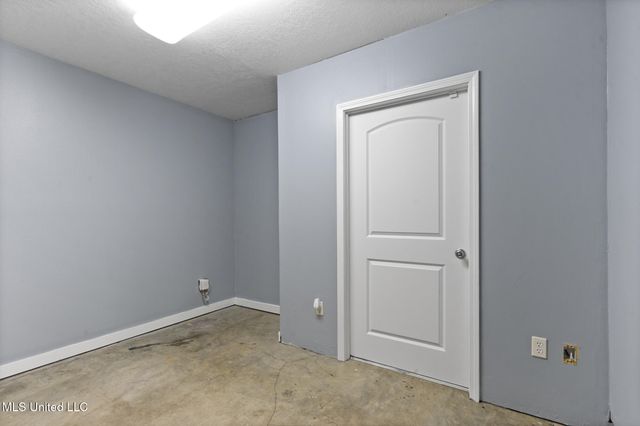 5530 Landing Ct, D'iberville, MS 39540