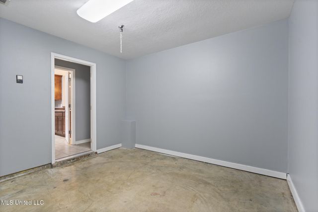 5530 Landing Ct, D'iberville, MS 39540