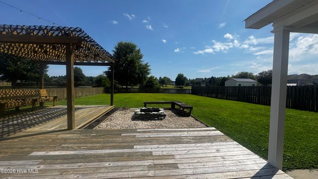 105 Long Pond Drive, Sneads Ferry, NC 28460