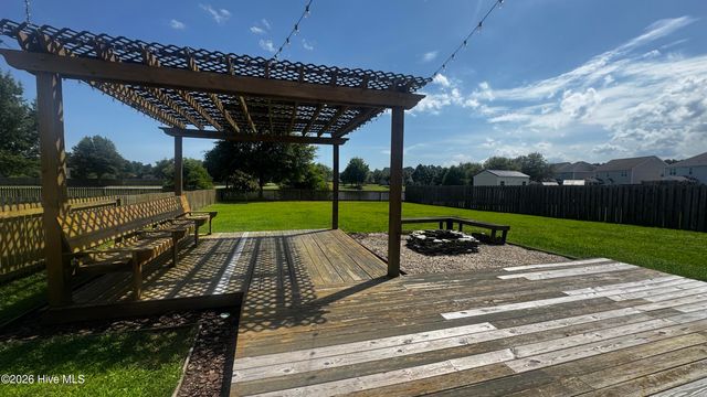 105 Long Pond Drive, Sneads Ferry, NC 28460