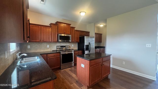 105 Long Pond Drive, Sneads Ferry, NC 28460