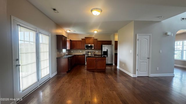 105 Long Pond Drive, Sneads Ferry, NC 28460