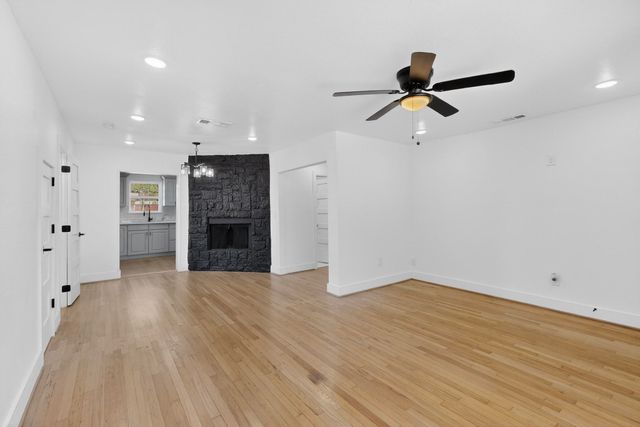 102 S Tillery Avenue, Dallas, TX 75211