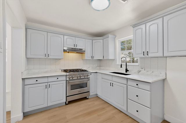 102 S Tillery Avenue, Dallas, TX 75211