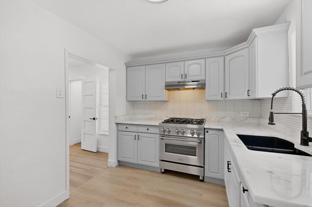 102 S Tillery Avenue, Dallas, TX 75211