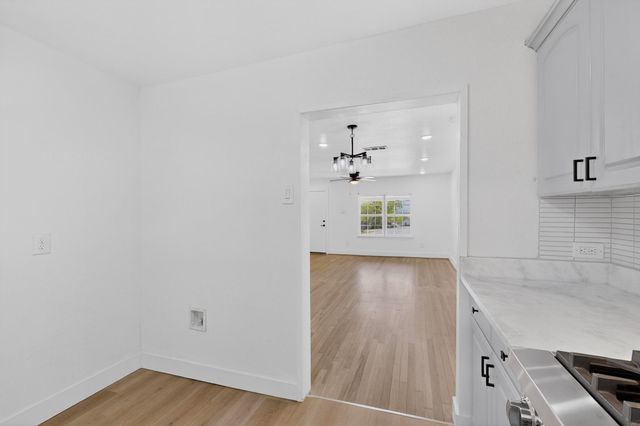 102 S Tillery Avenue, Dallas, TX 75211