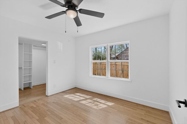 102 S Tillery Avenue, Dallas, TX 75211