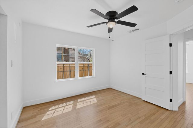 102 S Tillery Avenue, Dallas, TX 75211