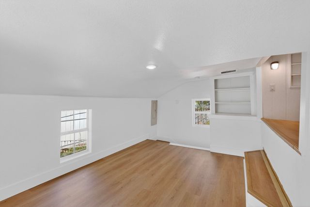 102 S Tillery Avenue, Dallas, TX 75211