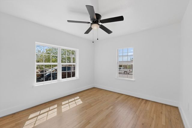 102 S Tillery Avenue, Dallas, TX 75211