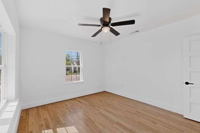 102 S Tillery Avenue, Dallas, TX 75211