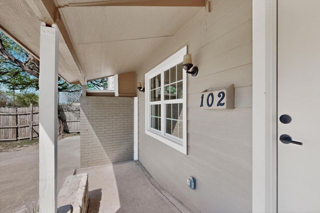 102 S Tillery Avenue, Dallas, TX 75211