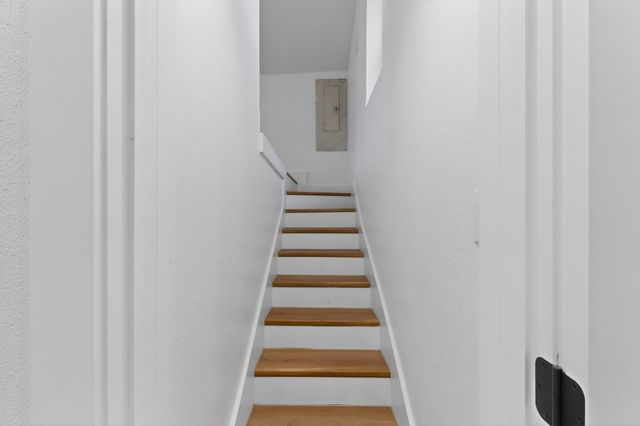 102 S Tillery Avenue, Dallas, TX 75211