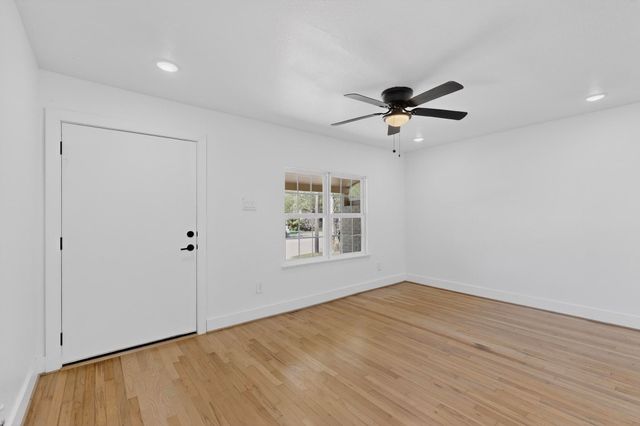 102 S Tillery Avenue, Dallas, TX 75211