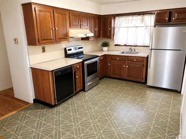 960 Linden Avenue, Westbury, NY 11590