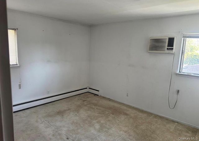 960 Linden Avenue, Westbury, NY 11590