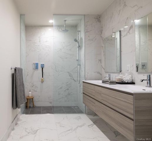 131-01 40th Road 19M, Flushing, NY 11354