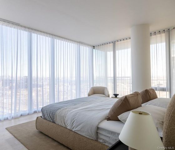 131-01 40th Road 19M, Flushing, NY 11354