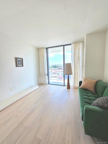 131-01 40th Road 19M, Flushing, NY 11354